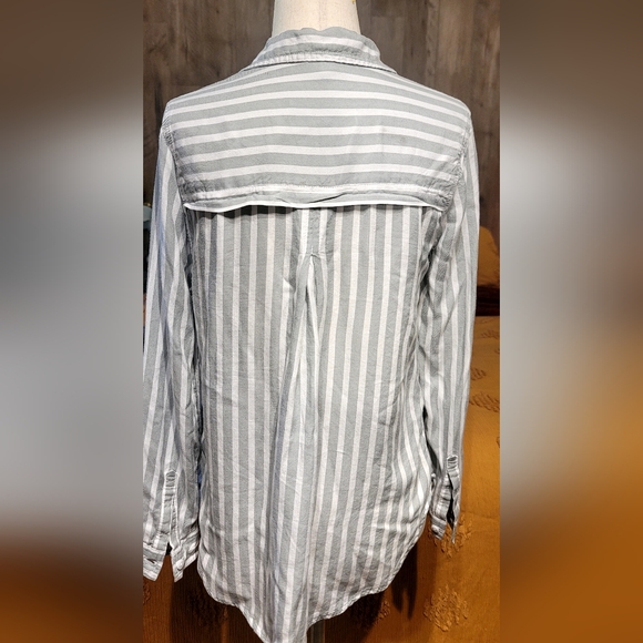 Beach Lunch Lounge Sage Green Striped Shirt – Size XS - Picture 4 of 10